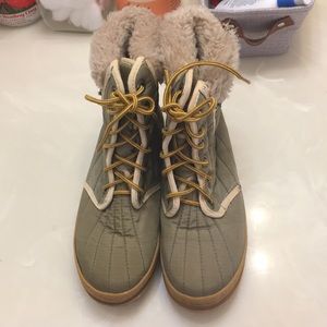 Rare Vintage KangaROOS Snow Boots